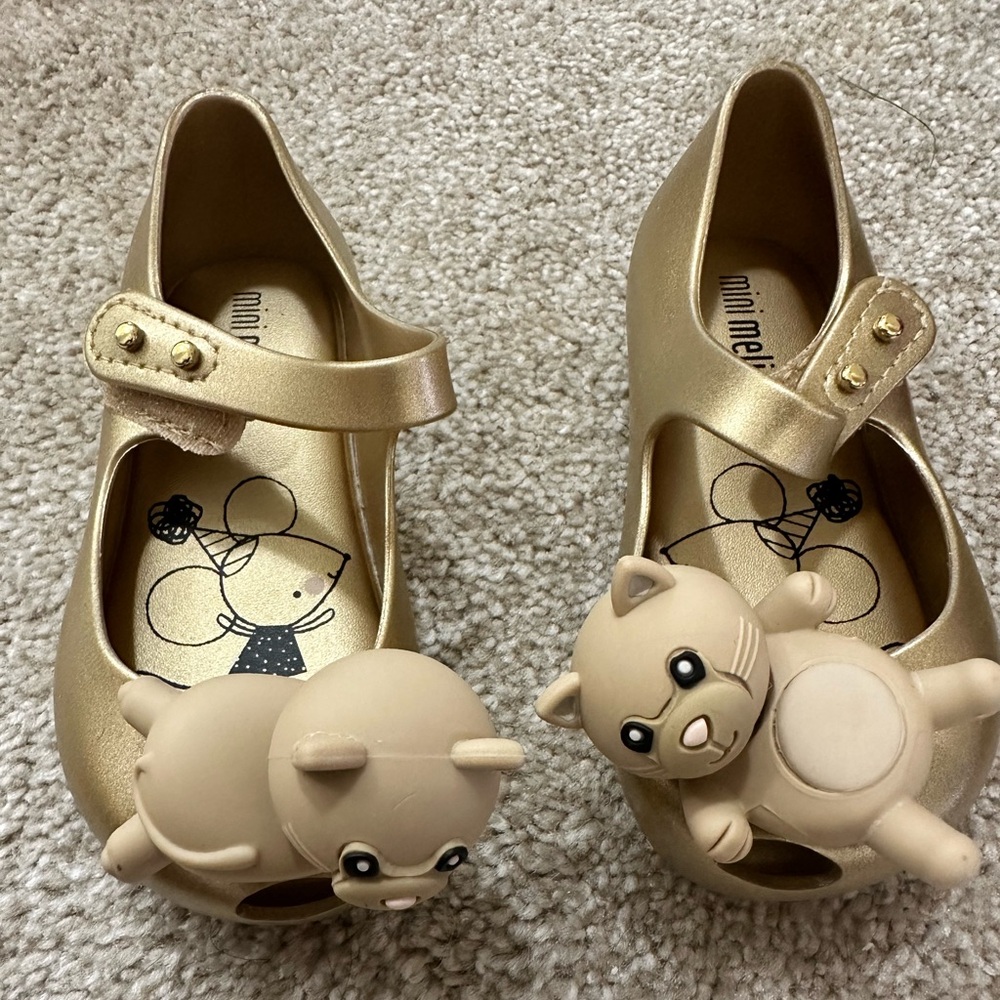 Mini Melissa Cat size 6US toddler